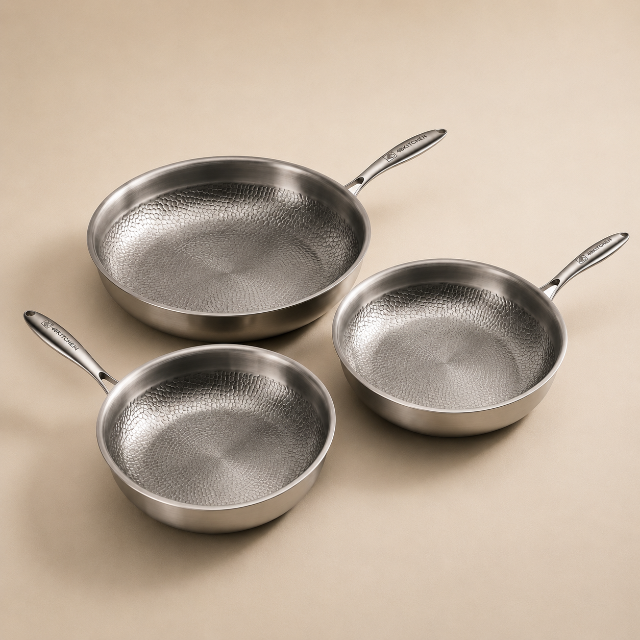 48Kitchen titanium koekenpan set 3-delig met 26 cm, 28 cm en 30 cm pannen met gehamerde antiaanbaklaag