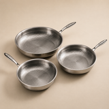 48Kitchen titanium koekenpan set 3-delig met 26 cm, 28 cm en 30 cm pannen met gehamerde antiaanbaklaag